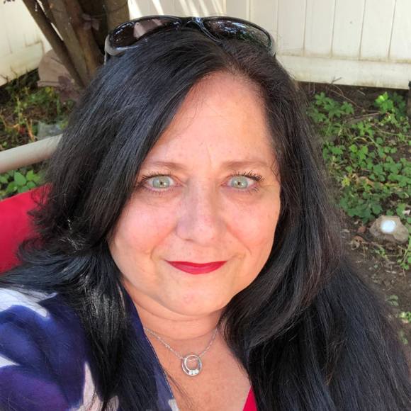 Profile Picture of Robin Britman (@sheisfreetoo) on Poshmark