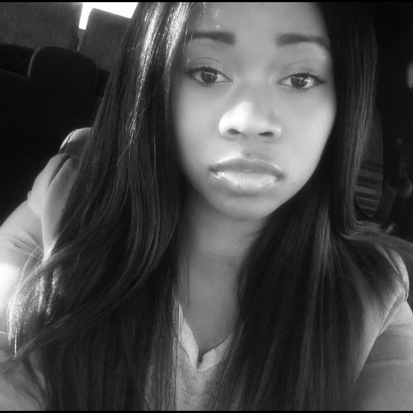 Profile Picture of Dionne Richbourg (@richgirl84) on Poshmark