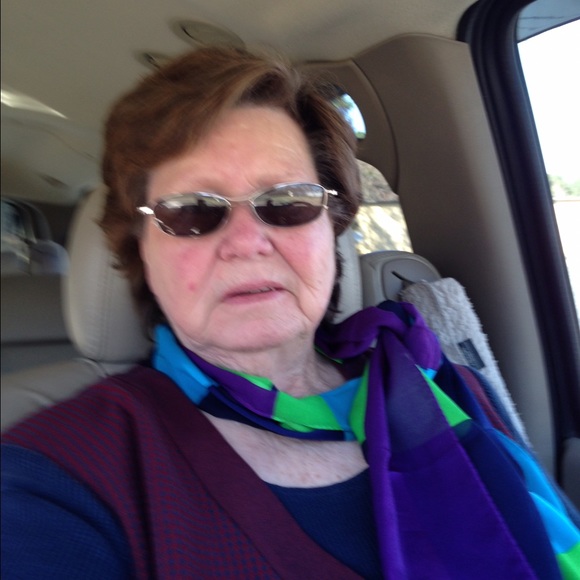 Profile Picture of Retha Watson (@peteannnnn) on Poshmark