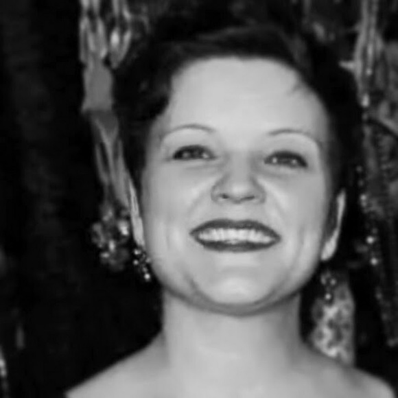 Profile Picture of Jennifer Weckman (@jenweckman) on Poshmark