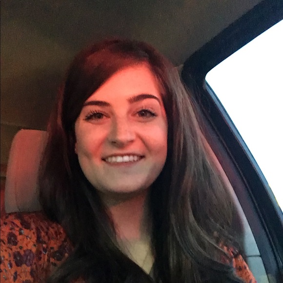 Profile Picture of Kassidy Averette (@kassidyaverette) on Poshmark