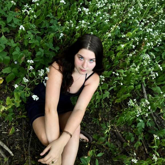 Kaleigh Moore - Poshmark Profile Picture of Kaleigh Moore (@kaleighmoore25) on Poshmark