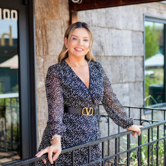 Profile Picture of Andrea Alzate (@andreacwnc) on Poshmark