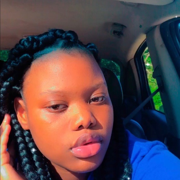 Profile Picture of Ariel Haynes (@ariel_haynes) on Poshmark