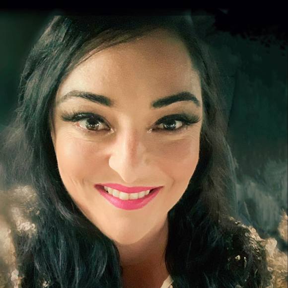 Kirsty Ewens - Poshmark Profile Picture of Kirsty Ewens (@kookiboo) on Poshmark