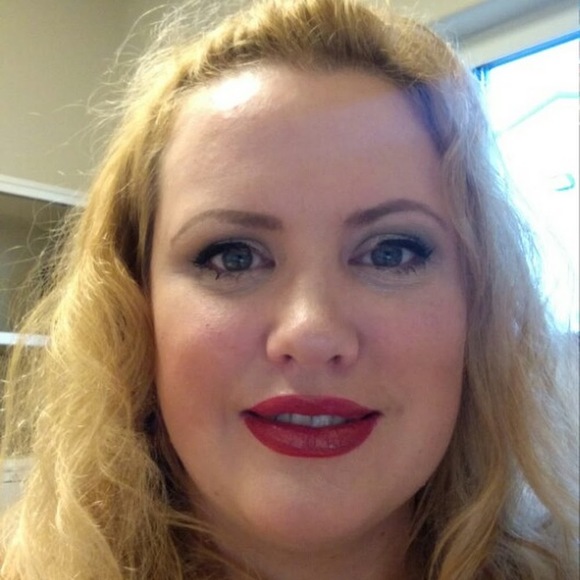 Profile Picture of Jerica Hall (@jerica_hall) on Poshmark
