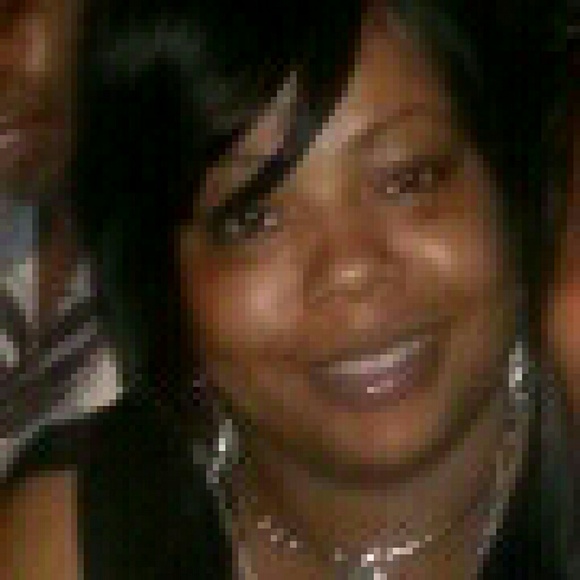 Profile Picture of Angela York (@ayork79) on Poshmark