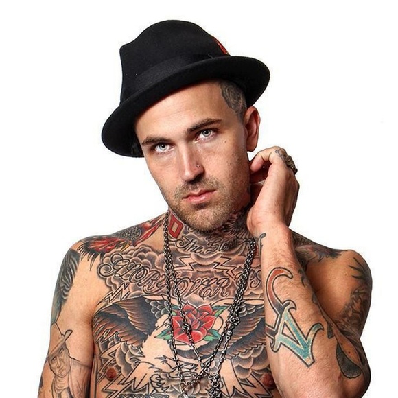 Eric Robillard - Poshmark Profile Picture of Eric Robillard (@erobillard7) on Poshmark