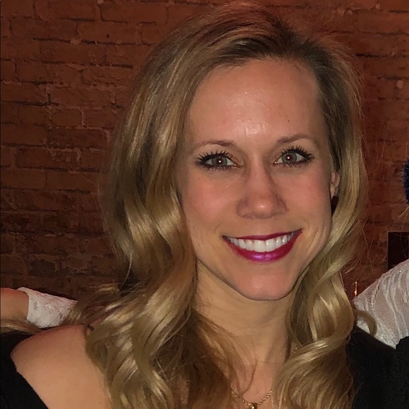 Profile Picture of Delainie Minnillo (@dminn121) on Poshmark