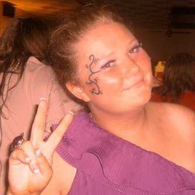 Profile Picture of Lisa Masterson (@lisamaz1992) on Twitter