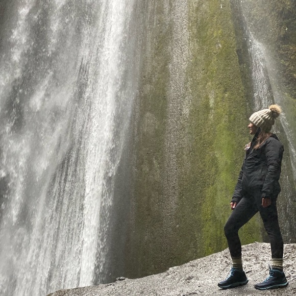 Profile Picture of Adrianne Glowski (@adriannemarie82) on Poshmark