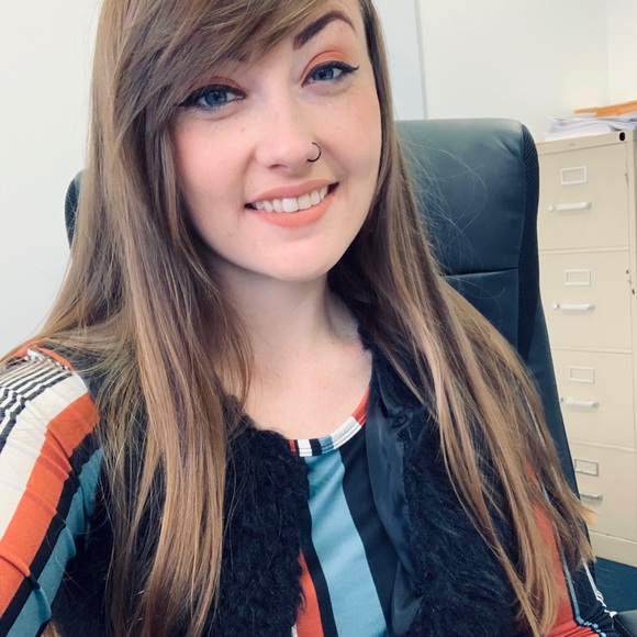 Heather Haddeman - Poshmark Profile Picture of Heather Haddeman (@happyhaddie23) on Poshmark