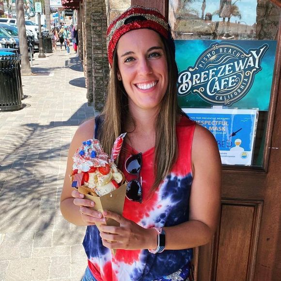 Profile Picture of Paige Ainley (@h2opaigers) on Poshmark