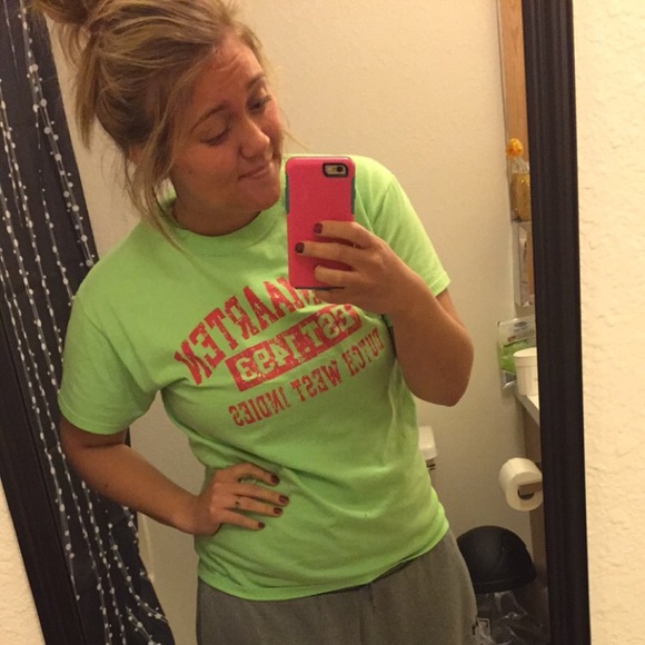 Profile Picture of Seanna Murnion (@srmurnion) on Poshmark