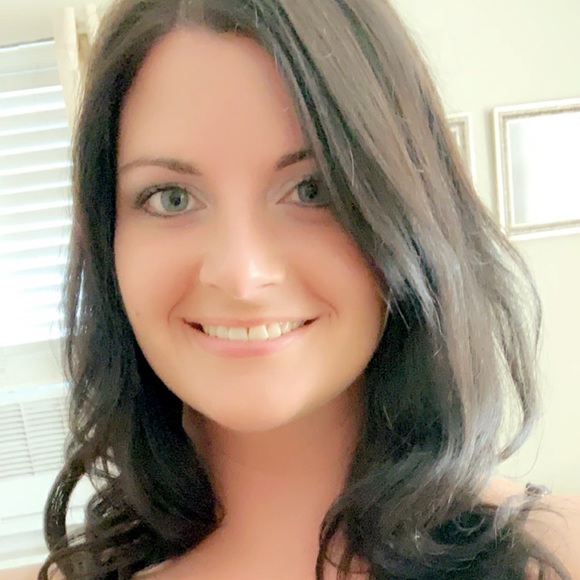 Profile Picture of Kellie Oleary (@kellieoleary) on Poshmark