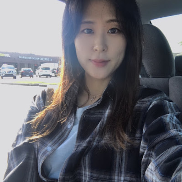 Profile Picture of Bomi Kim (@juliebmkim) on Poshmark