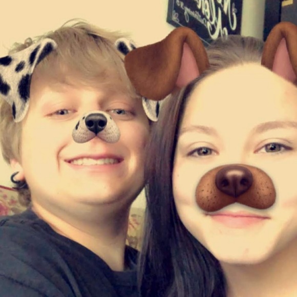 Profile Picture of Lea Locke (@lealocke99) on Poshmark