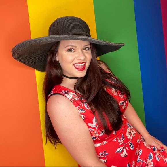 Profile Picture of Amber Veling (@anveling) on Poshmark