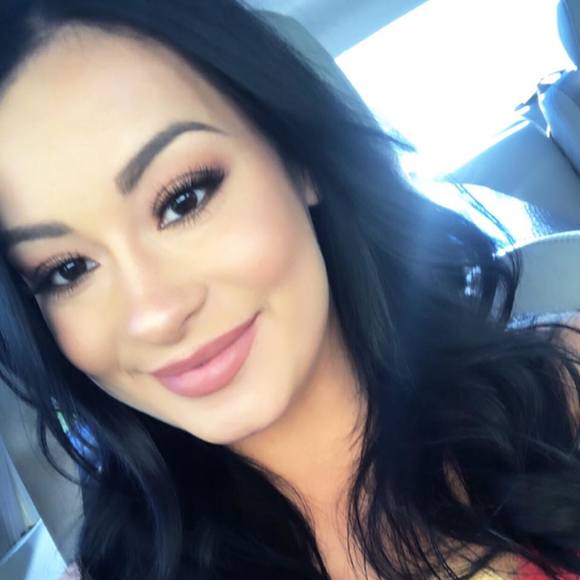 Profile Picture of Alexis Villarreal (@anv340) on Poshmark