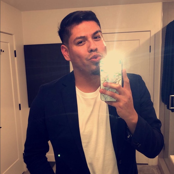 Profile Picture of Benny Perez (@benny87p) on Poshmark
