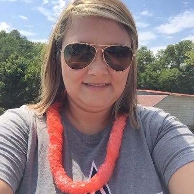 Profile Picture of Pamela Maples (@VOLglitter) on Twitter