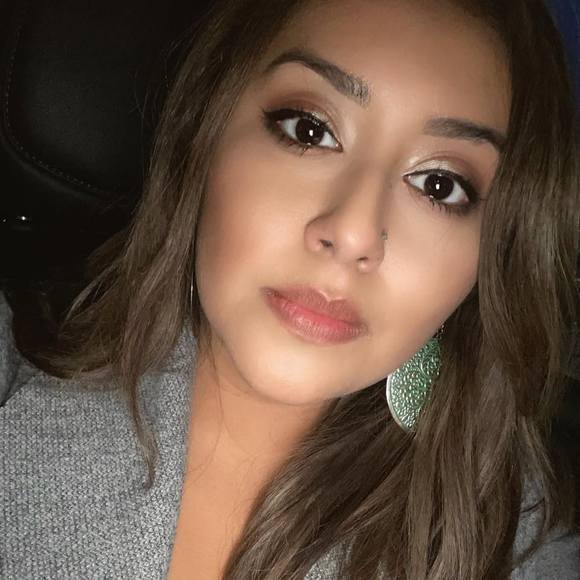 Profile Picture of Jennifer Gomez (@jennifergome206) on Poshmark