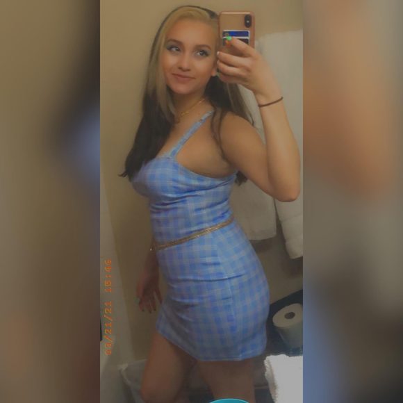 Profile Picture of Paula Gee (@paula_gee) on Poshmark