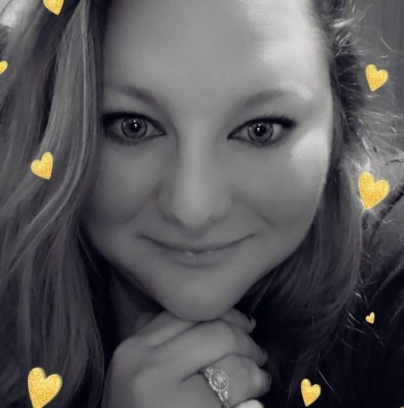 Profile Picture of Malorie Mlyniec (@malmal169) on Poshmark