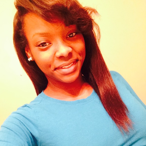 Profile Picture of Chatonia West (@snookie19) on Poshmark