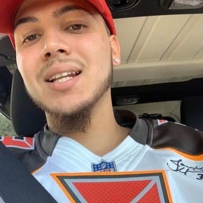 Profile Picture of Shawn Vasquez (@_spvj_) on Twitter