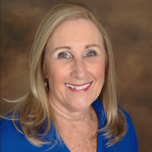 Profile Picture of Joan Nodzon (@vodkajoan) on Poshmark