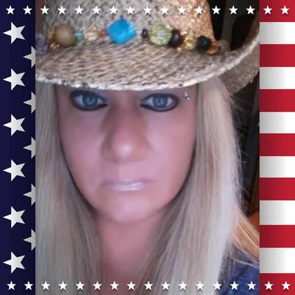 Profile Picture of Jenny Jacobusse (@jacobussejenny) on Poshmark
