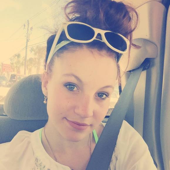 Profile Picture of Tiffany Lewis (@tiffanylewis19) on Poshmark