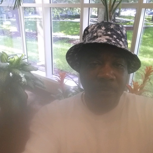 Profile Picture of John Brassell (@jobrassell61_) on Poshmark