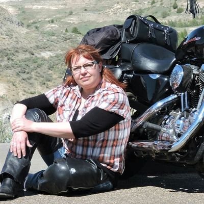 Profile Picture of Shannon Vaughn (@lifelipsticmoto) on Twitter