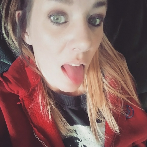 Profile Picture of Sarah Huttunen (@sarahhuttunen4) on Poshmark