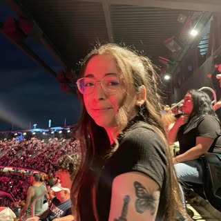 Profile Picture of 𝘈𝘪𝘮𝘦𝘦 𝘉𝘦𝘯𝘫𝘢𝘮𝘪𝘯 (@aimee.graphics) on Instagram
