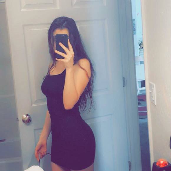 Profile Picture of Megan Nutzman (@megannutzman) on Poshmark