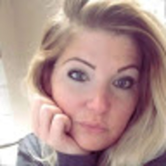 Profile Picture of Tiffini Etsinger (@tiffinilynn00) on Poshmark