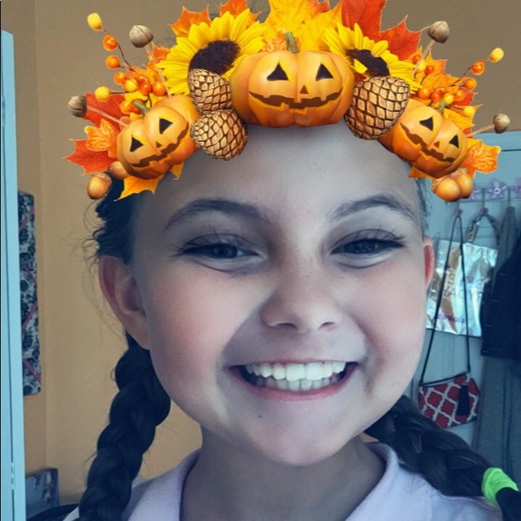 Profile Picture of Ava Roark (@ava_flave) on Poshmark