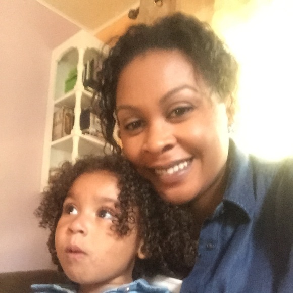 Profile Picture of Pia Losapio (@pialos) on Poshmark