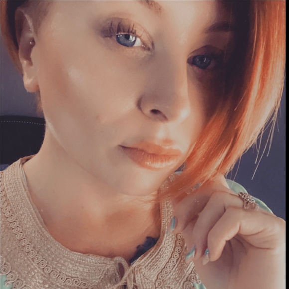 Profile Picture of Dawn Brownell (@dawnbrownell) on Poshmark