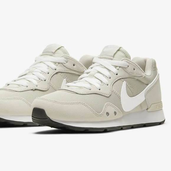 Profile Picture of Sam Dvorsky (@samdmacias) on Poshmark