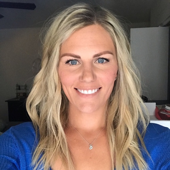 Profile Picture of Lacey Haasenritter (@laceylou424) on Poshmark