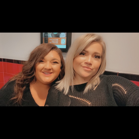 Profile Picture of Chloe Williky (@chloewilliky) on Poshmark