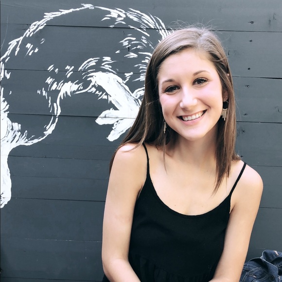 Profile Picture of Miranda Derflinger (@m_derflinger) on Poshmark