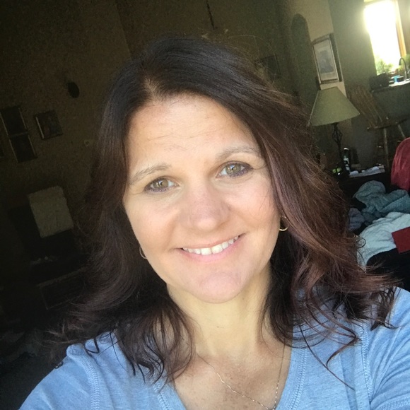 Profile Picture of Jeni Paulson (@jrpaulson) on Poshmark