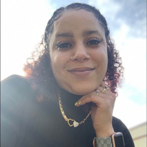 Whitney Luckett - Poshmark Profile Picture of Whitney Luckett (@whitney_luckett) on Poshmark