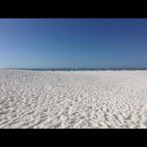 Profile Picture of Taryn Yonkin (@tleighanne10) on Poshmark