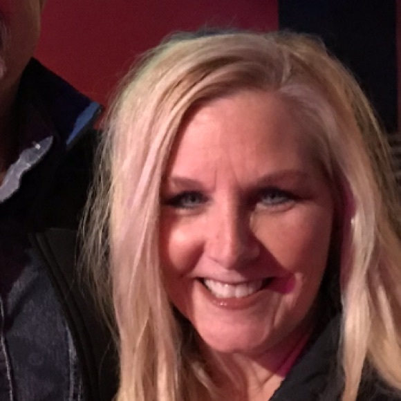 Profile Picture of Valerie Morel (@txmom8689) on Poshmark